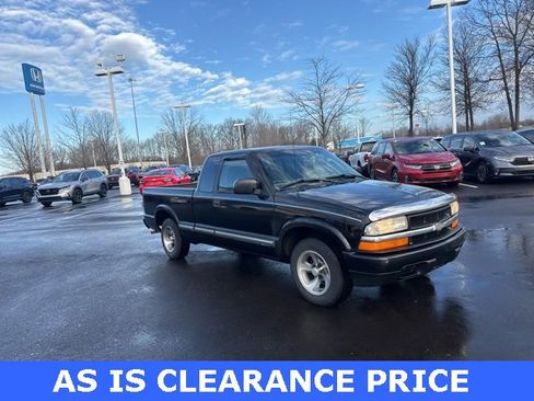Used 2001 Chevrolet S10 Pickup LS w/ Preferred Equipment Group image 8