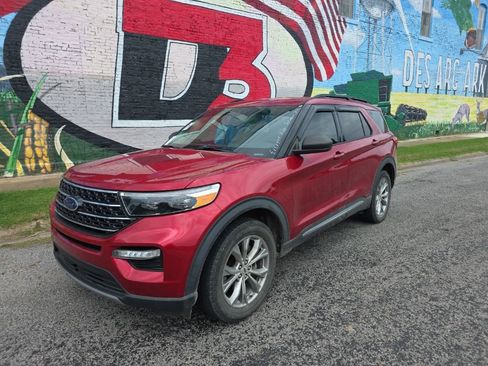 Used 2020 Ford Explorer XLT w/ Equipment Group 202A AWD/4WD image 2
