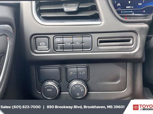Used 2024 Chevrolet Suburban RST RWD image 23