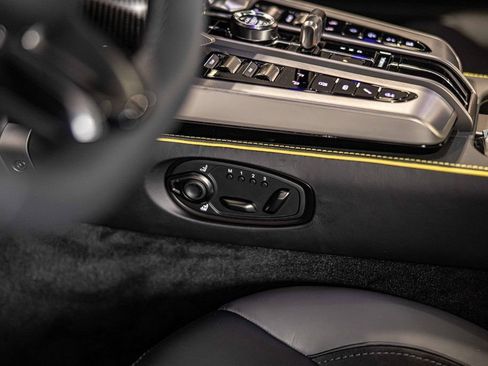 Used 2026 Aston Martin Vanquish RWD image 21