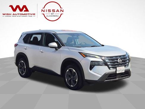 Certified 2024 Nissan Rogue SV FWD image 3