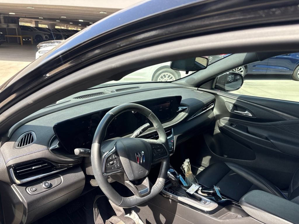 Used 2025 Buick Envista Sport Touring w/ Convenience I Package FWD image 12