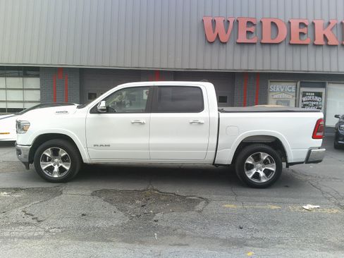 Used 2021 RAM 1500 Laramie AWD/4WD image 2