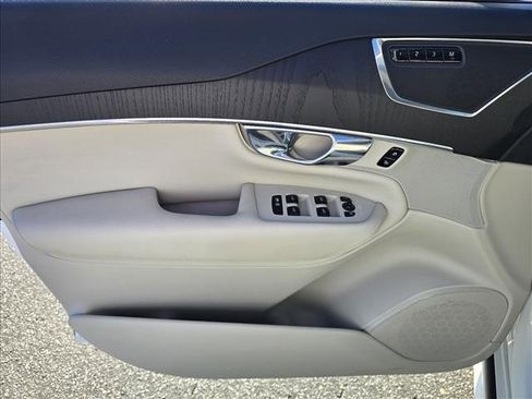 Used 2020 Volvo XC90 T6 Momentum w/ Protection Package Premier image 12