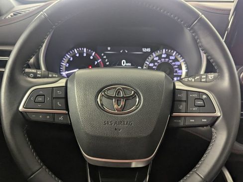 Used 2023 Toyota Highlander XSE FWD image 19