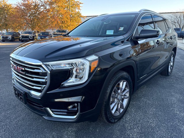 Used 2023 GMC Terrain SLT w/ Tech Package FWD image 7