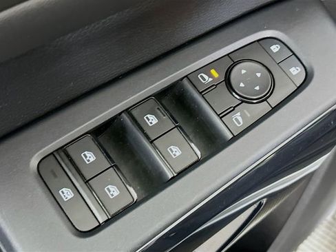 Used 2024 Nissan Pathfinder SV image 19