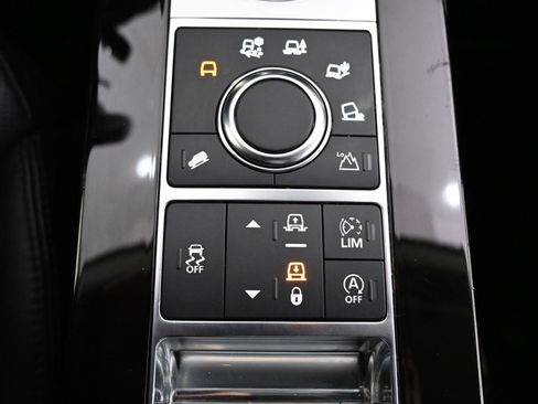 Used 2017 Land Rover Discovery HSE image 33