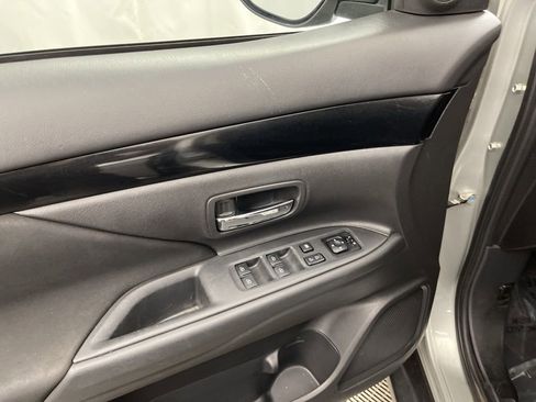 Used 2020 Mitsubishi Outlander ES image 17