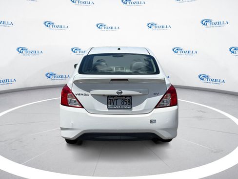 Used 2019 Nissan Versa SV FWD image 4