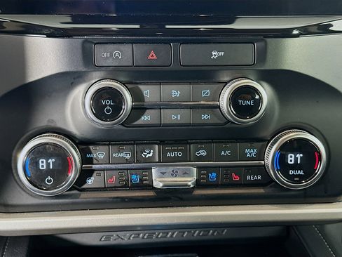 Used 2024 Ford Expedition Max XLT image 24
