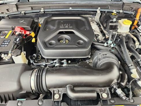 Used 2024 Jeep Wrangler Unlimited image 29