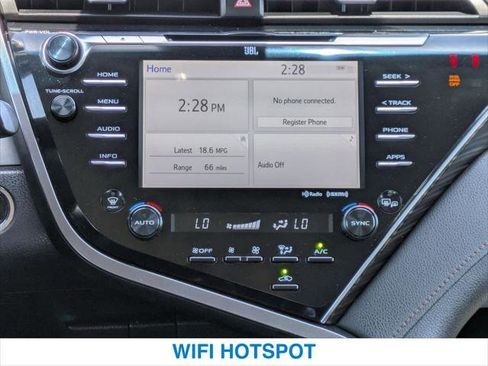Used 2018 Toyota Camry XLE FWD image 17