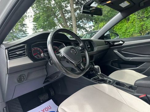 Used 2019 Volkswagen Jetta R-Line FWD image 11