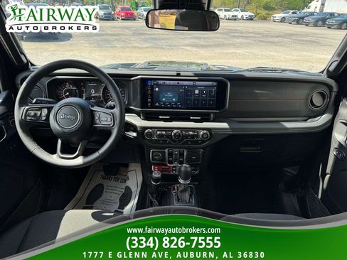 Used 2025 Jeep Wrangler Unlimited Rubicon w/ Convenience Group image 14