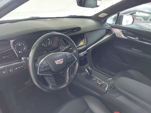 Used 2021 Cadillac XT5 Premium Luxury FWD image 2