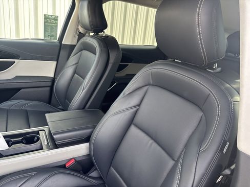 Used 2024 Lincoln Nautilus Premier image 25