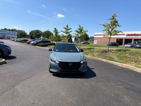 Used 2024 Nissan Sentra SR w/ SR Premium Package FWD image 3