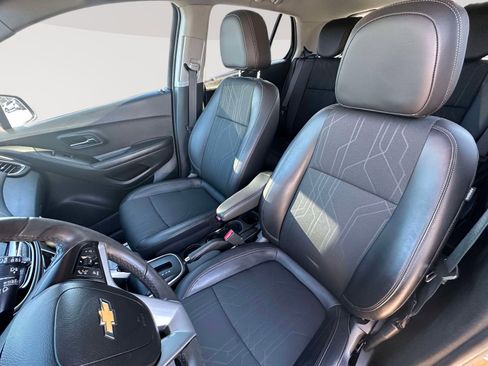 Certified 2022 Chevrolet Trax LT w/ LT Convenience Package image 24