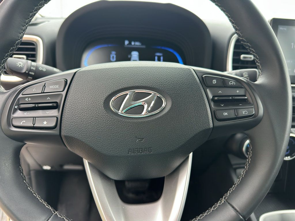 Used 2025 Hyundai Venue SEL FWD image 13