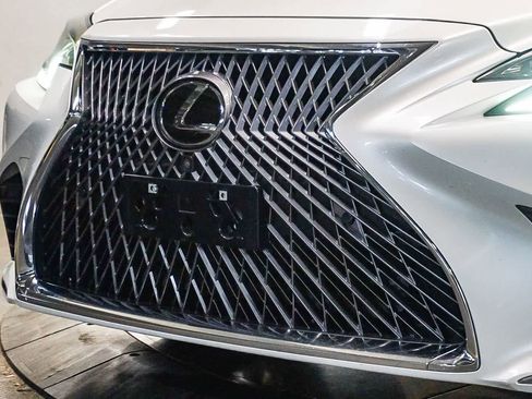 Used 2018 Lexus LS 500 w/ Interior Upgrade Package RWD image 8