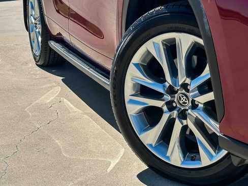 Used 2020 Toyota Highlander Limited image 9
