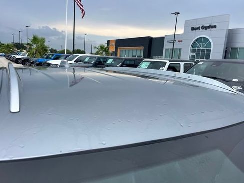 Used 2025 Cadillac XT4 Premium Luxury FWD image 9