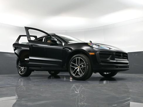 Certified 2026 Porsche Macan AWD/4WD image 38