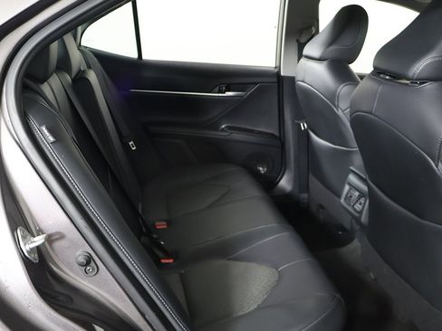 Used 2021 Toyota Camry XLE w/ Navigation Upgrade Package image 32