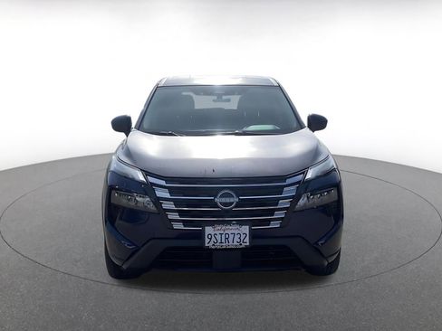 Used 2025 Nissan Rogue SV image 3