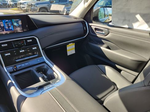 New 2026 Nissan Armada SV image 15