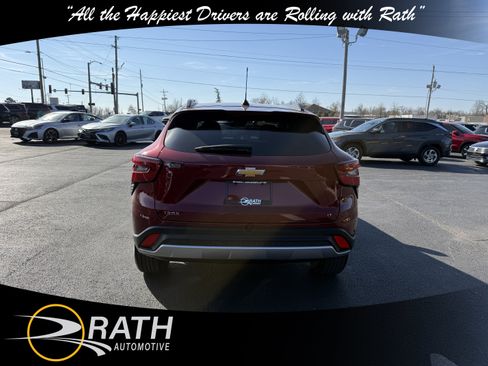 Used 2025 Chevrolet Trax LT image 8