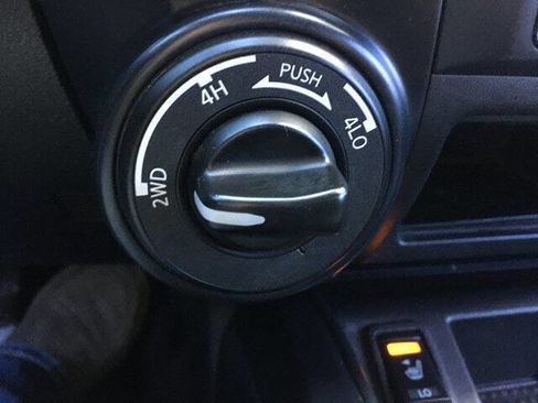 Used 2019 Nissan Titan SL w/ Midnight Edition image 23