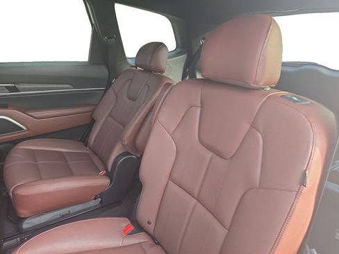 Used 2023 Kia Telluride EX w/ EX Captain's Chair Package image 13