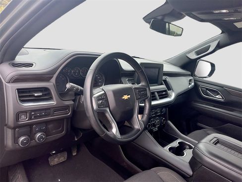 Used 2024 Chevrolet Suburban LS image 9