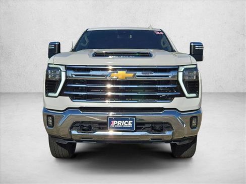 Used 2024 Chevrolet Silverado 2500 LTZ AWD/4WD image 2