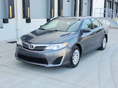 Used 2012 Toyota Camry FWD image 1