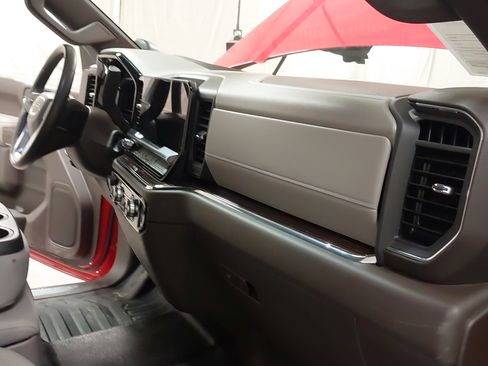 Used 2024 GMC Sierra 3500 SLE w/ SLE Convenience Package image 29