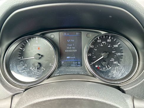 Used 2020 Nissan Rogue S w/ Special Edition Package FWD image 12