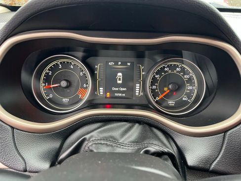 Used 2015 Jeep Cherokee Latitude w/ Cold Weather Group image 40