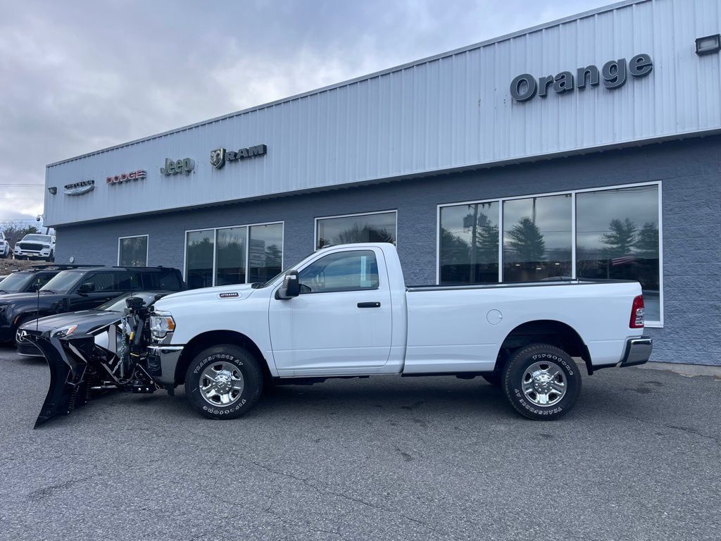 Used 2024 RAM 2500 Tradesman w/ Chrome Appearance Group AWD/4WD image 3