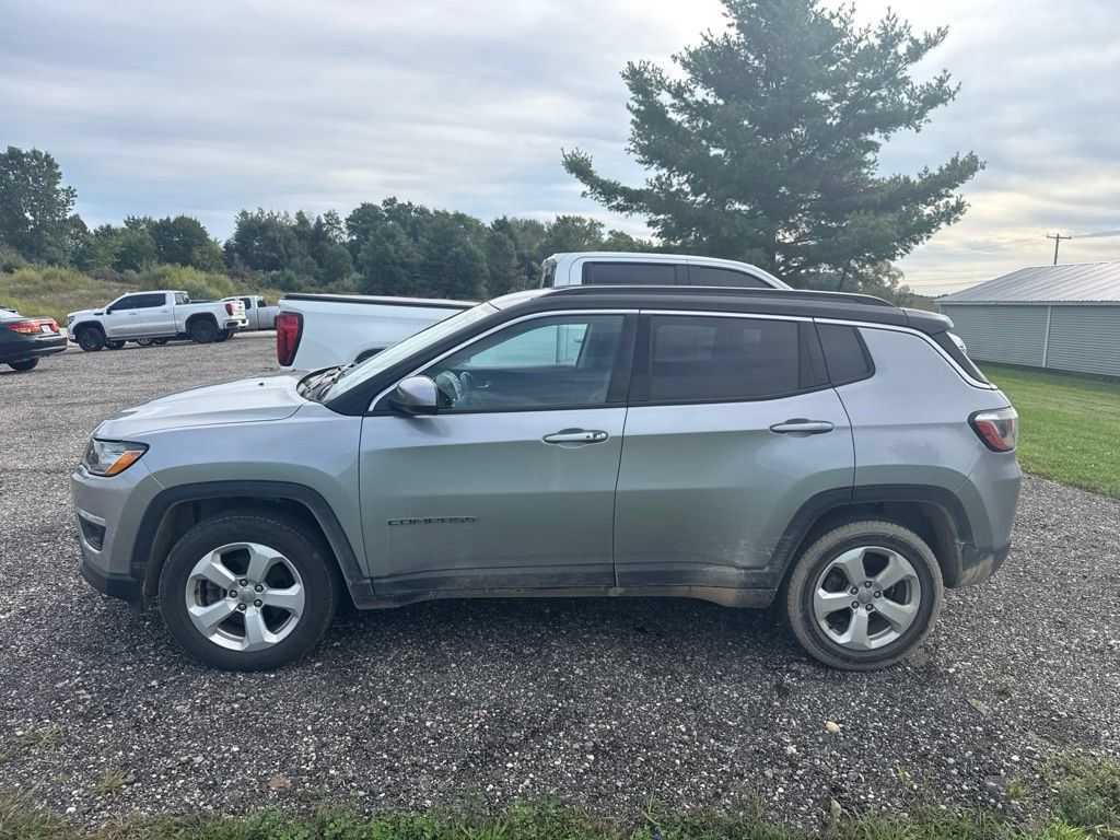 Used 2018 Jeep Compass Latitude w/ Cold Weather Group AWD/4WD image 5