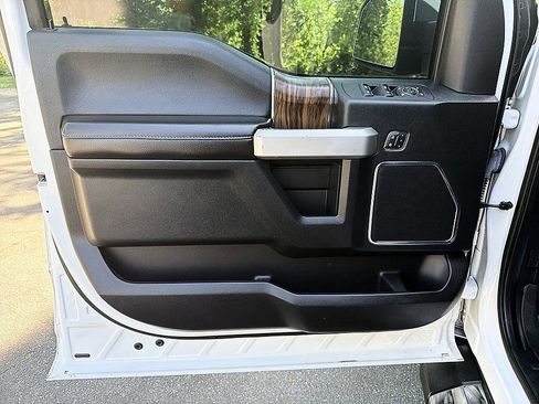 Used 2019 Ford F150 Lariat w/ Equipment Group 502A Luxury AWD/4WD image 9