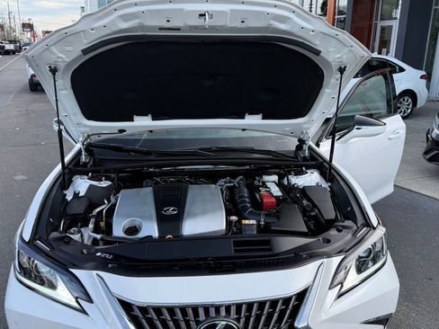 Used 2024 Lexus ES 350 w/ Premium Package image 39