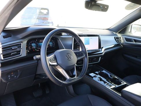Used 2024 Volkswagen Atlas Cross Sport SE image 23