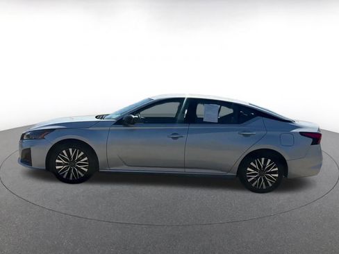 Used 2024 Nissan Altima 2.5 SV image 9