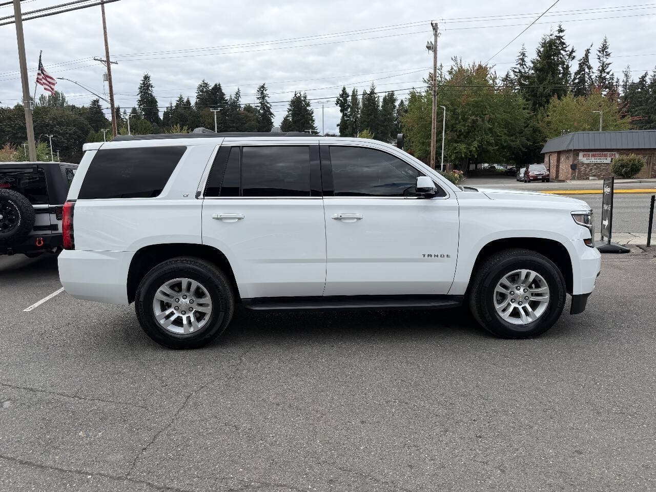 Used 2018 Chevrolet Tahoe LT w/ Luxury Package AWD/4WD image 11