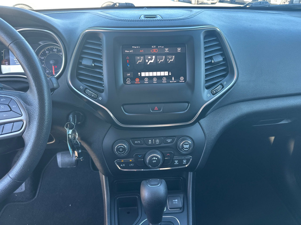 Used 2019 Jeep Cherokee Latitude w/ Popular Appearance Group FWD image 27