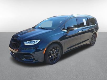 Used 2025 Chrysler Pacifica Limited