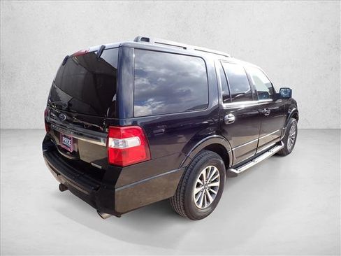 Used 2017 Ford Expedition XLT image 4